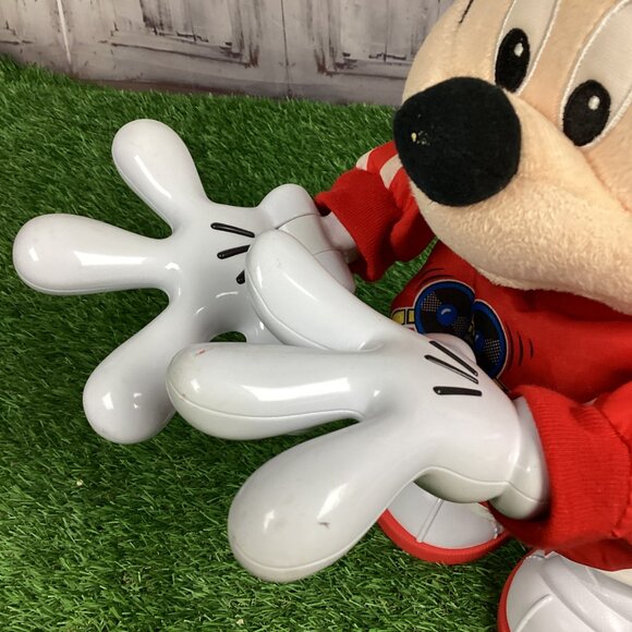 Disney Fisher Price M3 Master Moves Mickey Mouse Hip Hop Breakdancing Toy - Picture 4 of 12